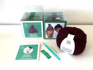 Häkelset Mütze 2, bordeaux wild wild wool, 60% Schurwolle, 40% 