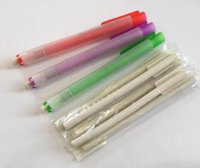 Radiergummi im Kunststoffhalter farblich sortiert 