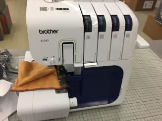 Vorführmaschine: Brother 4234D Overlock 