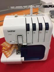Vorführmaschine: Brother 4234D Overlock 