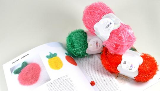 Creative Bubble Häkelset Erdbeere mit Anleitung, Garn und Smileyknopf 