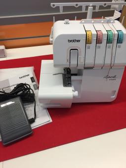 Vorführmaschine: Brother 1034DX Overlock 