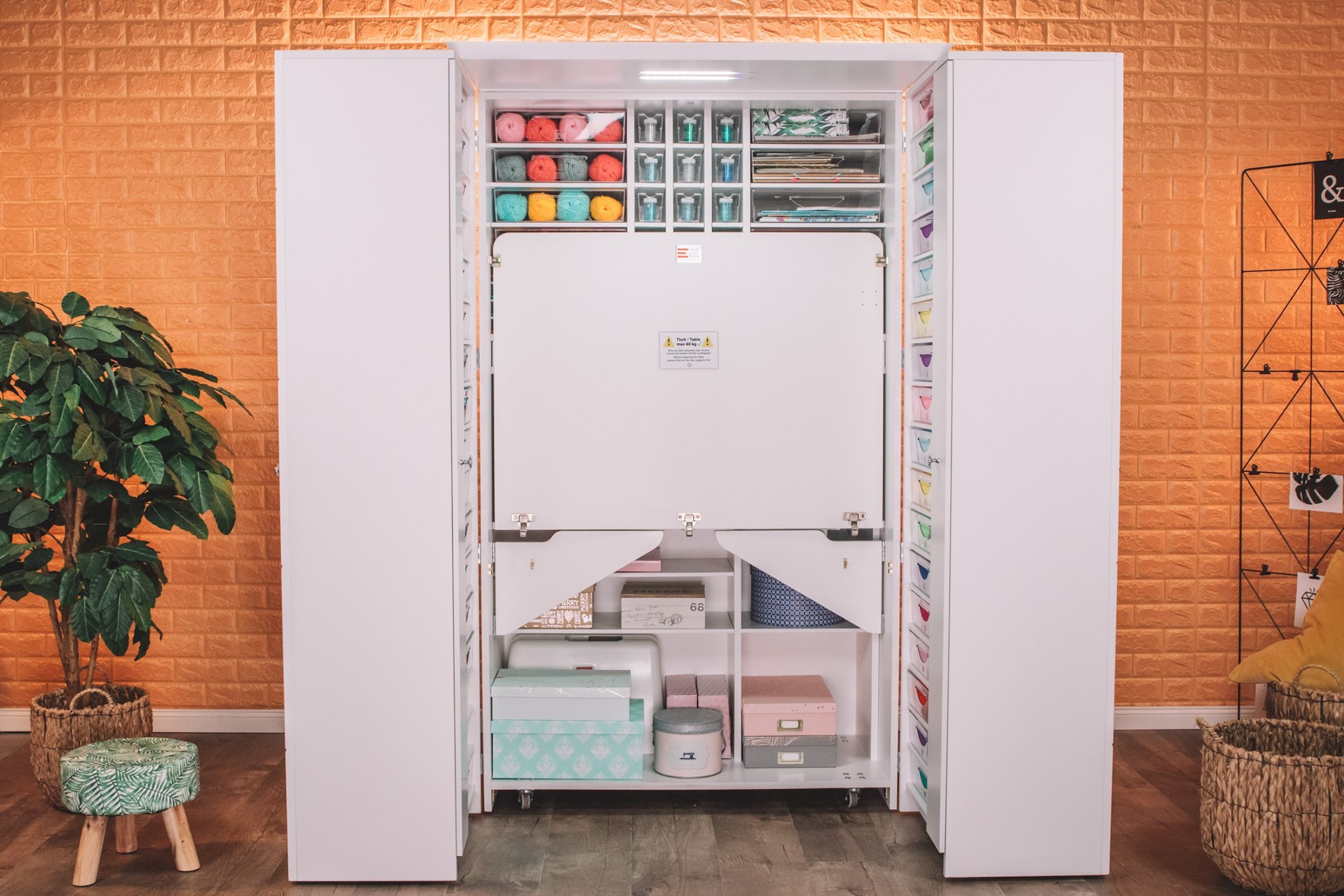 Hobbywelt The Brand Box Craft Bastelschrank mit LED Licht